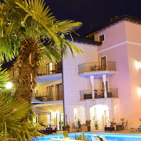 Residenza Le Due Torri Aparthotel Riva del Garda